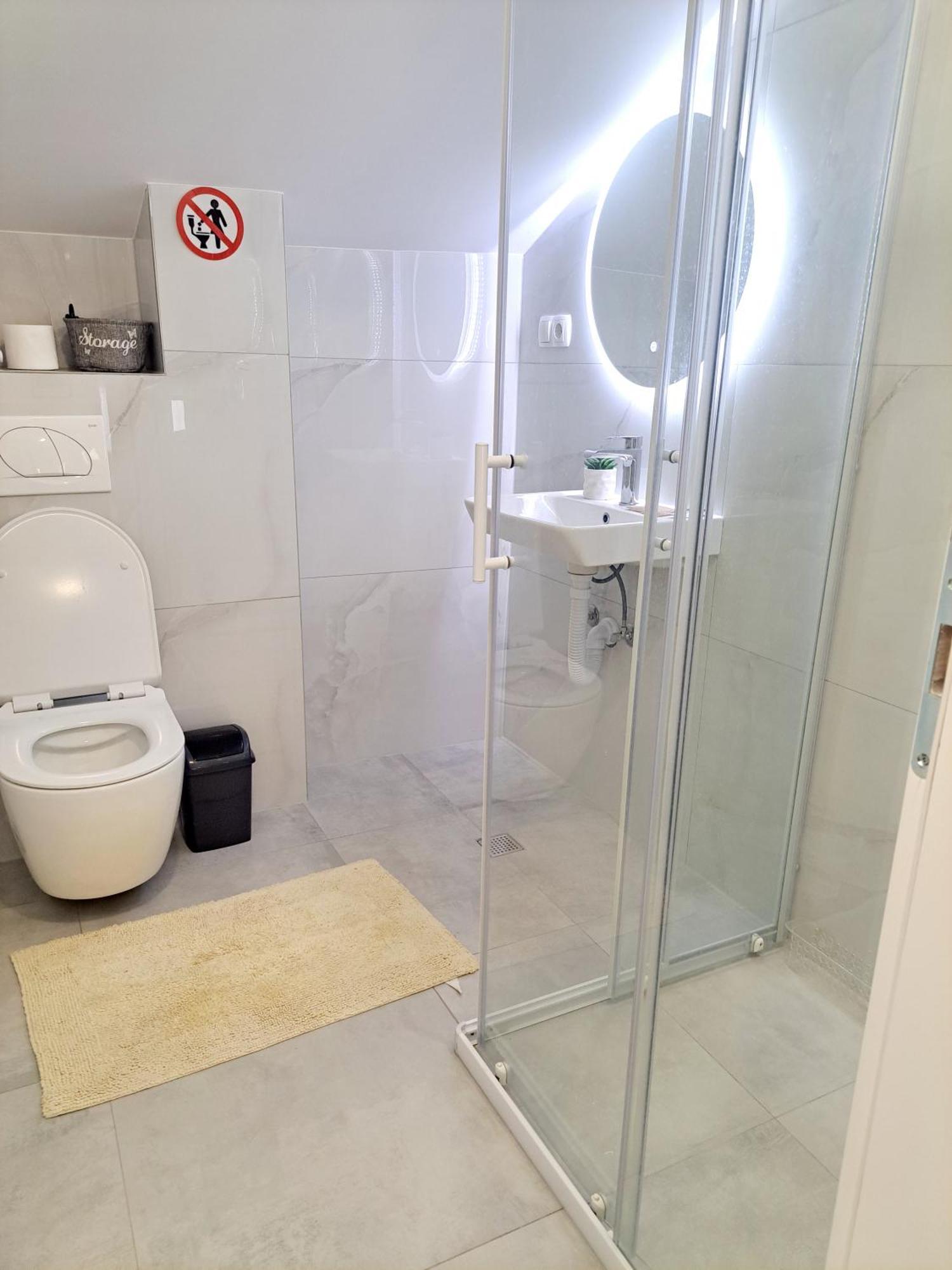 Apartma Ajdy *